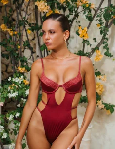 Dangerous Curves (cranberry)