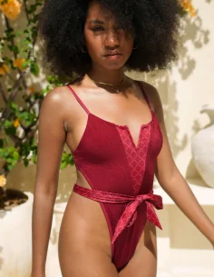 Vita V Cheeky (cranberry) 2